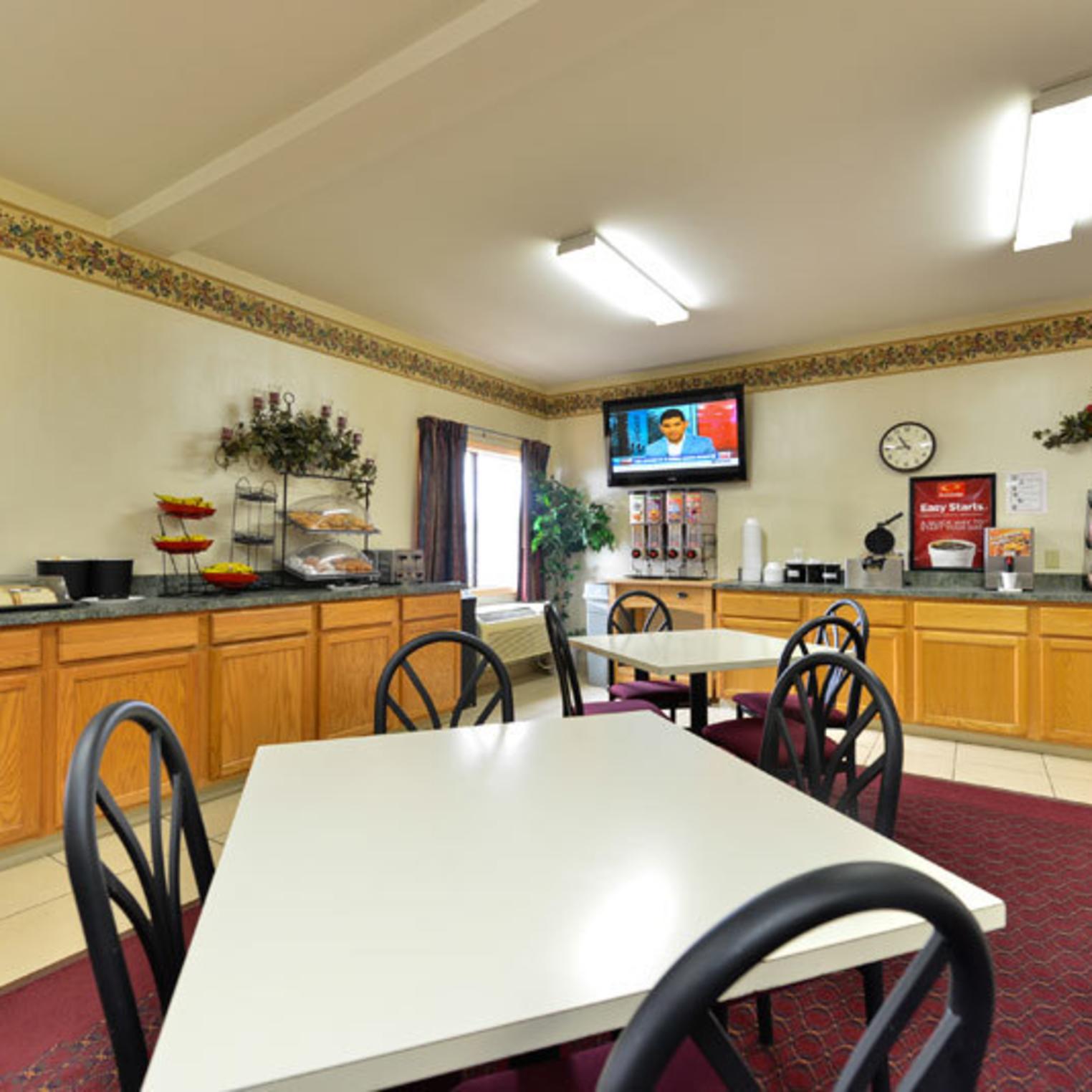 Econo Lodge Carlisle Breakfast Area