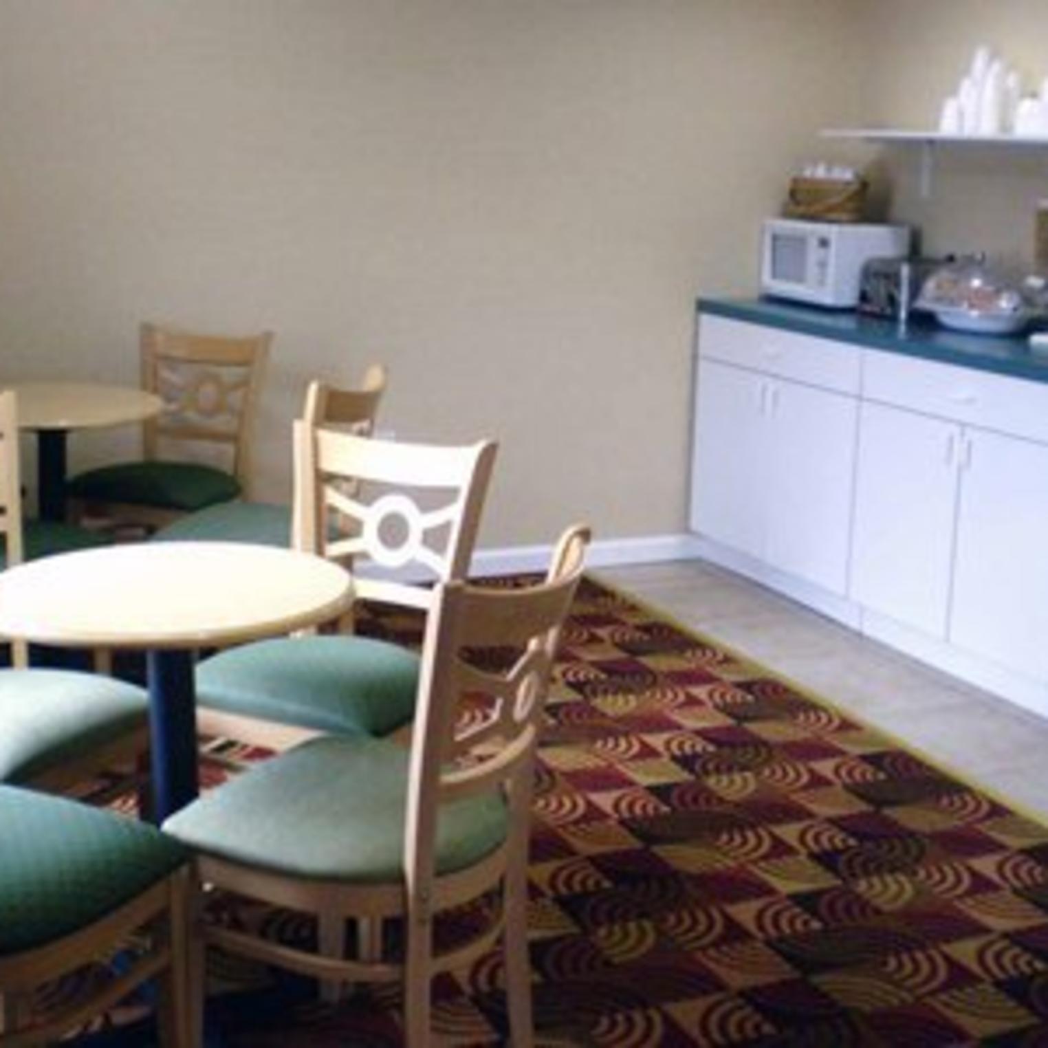 Econo Lodge Breakfast Room