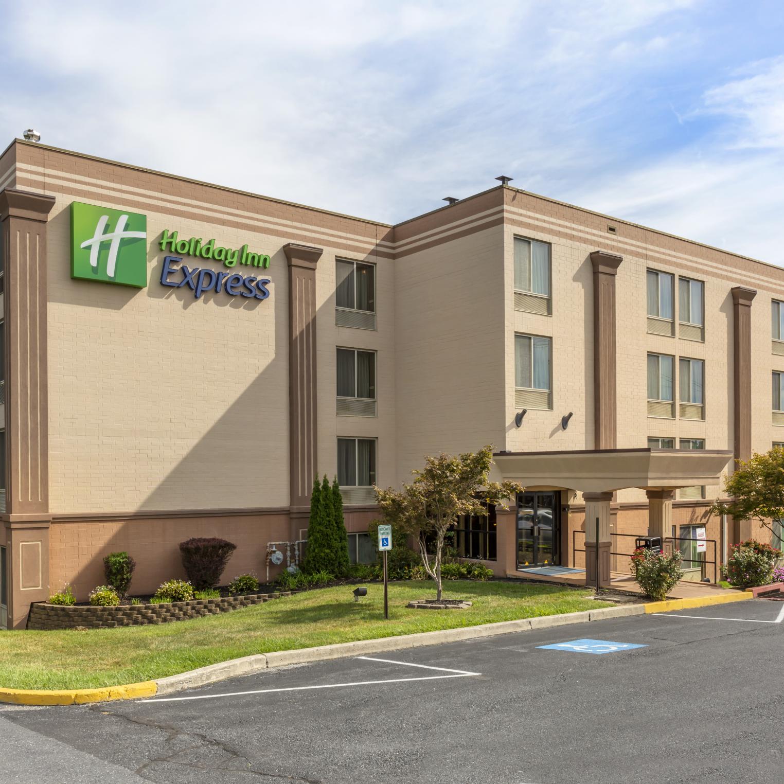 Holiday Inn Express Harrisburg SW Mechanicsburg Outside