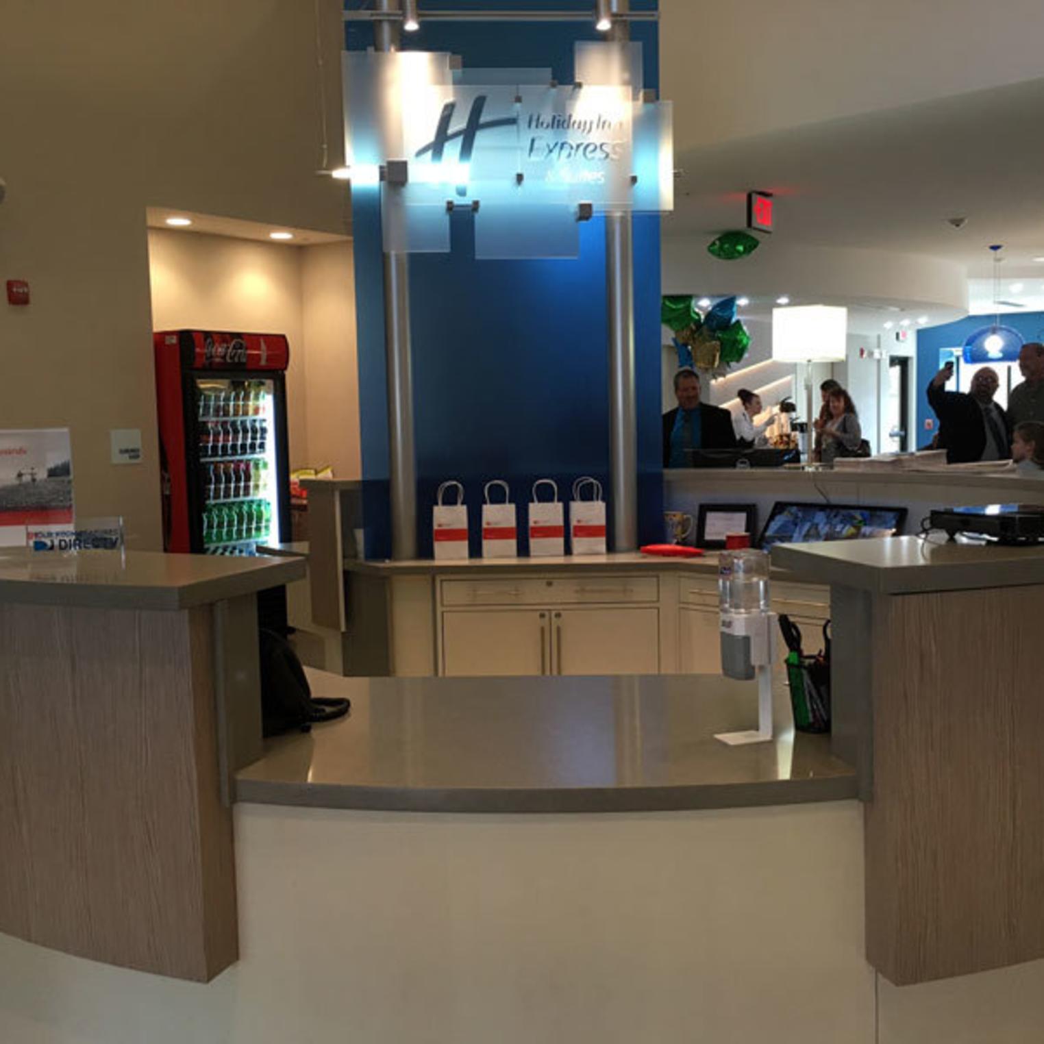 Holiday Inn Express & Suites Shippensburg Front Desk