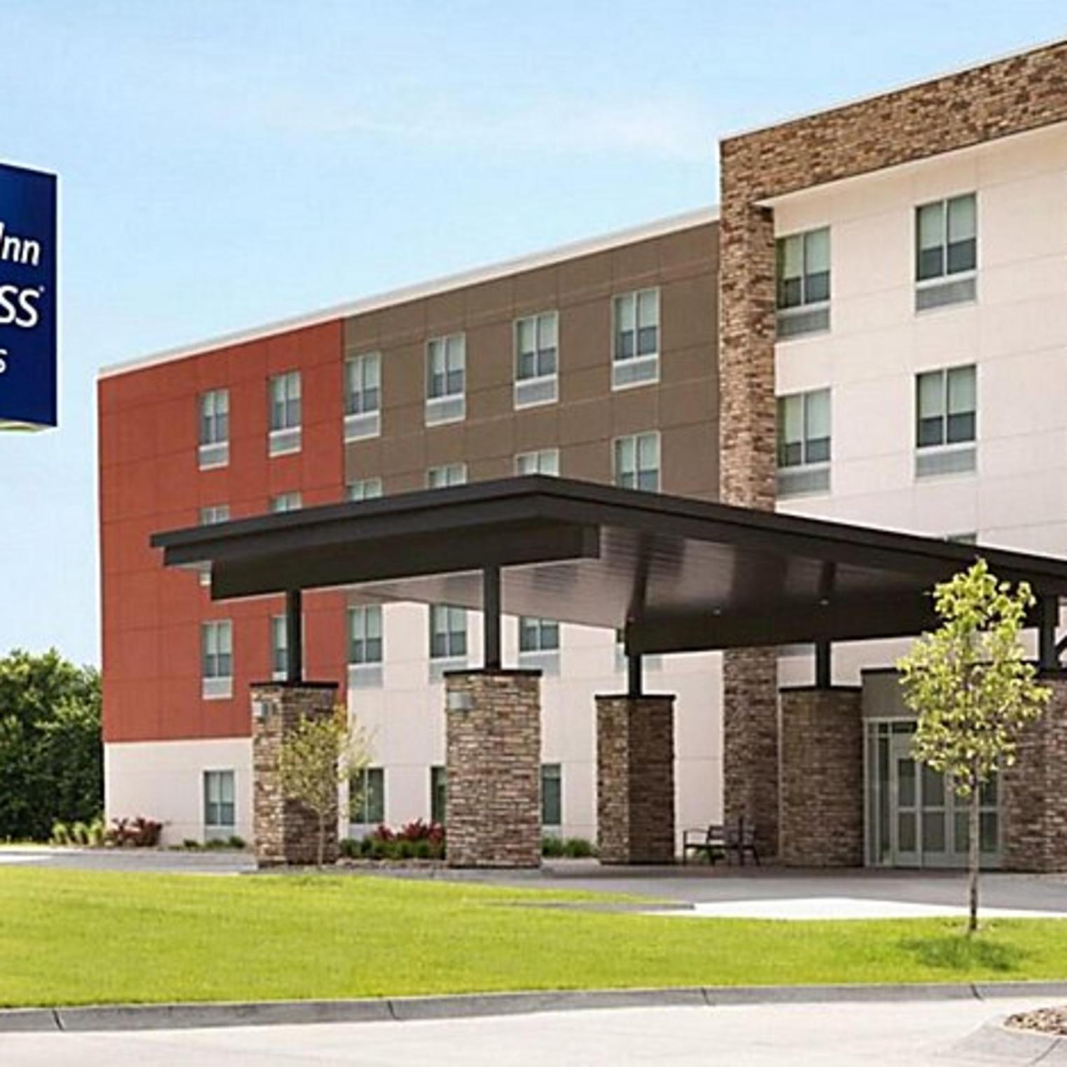 Holiday Inn Express & Suites Carlisle Southwest