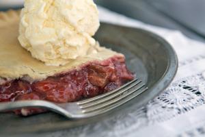 Rhubarb pie in Sumner