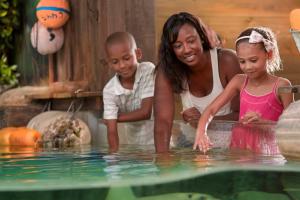 Mom and kids at the Zoo