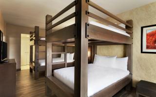 2 Queen Bunks