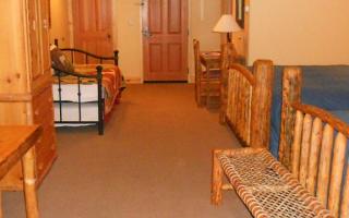 Daniels Summit Fam Room 4