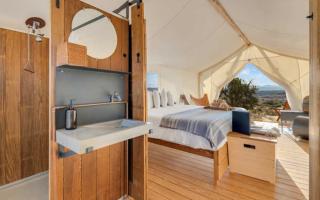 Deluxe - Bathroom