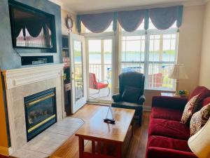 Delavan Lake Resort Suite 1
