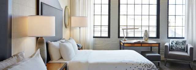 renaissance new orleans arts warehouse district hotel pool