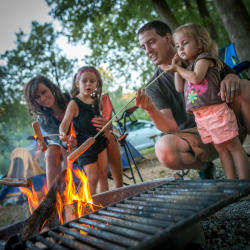 camping-grilling-family