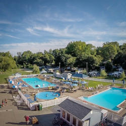 Hersheypark-camping-resort-summertime-pools