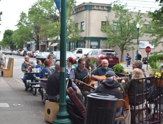 O'Sheas band on the outdoor patio