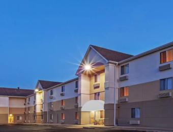 Exterior Mainstay Suites Wichita
