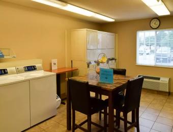 Laundry Mainstay Suites Wichita