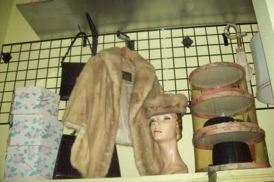 Jim MacDonald's Antiques and Apple Annie's Vintage