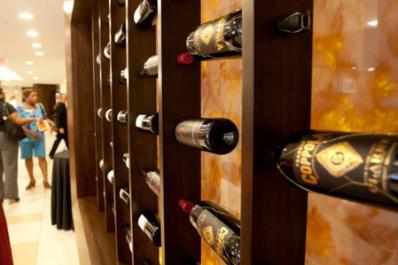 share-wine-lounge.jpg