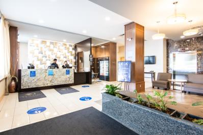 DoubleTree 2022 Lobby (2)