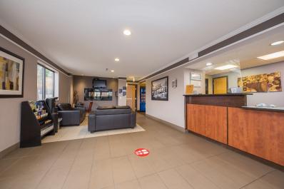 Super 8 2022 Hill Lobby