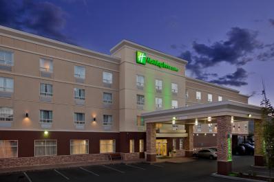 Holiday Inn & Suites Exterior