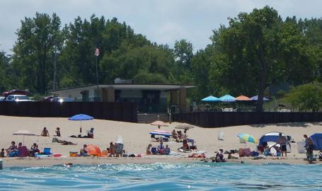 Wells-street-beach-shoreline