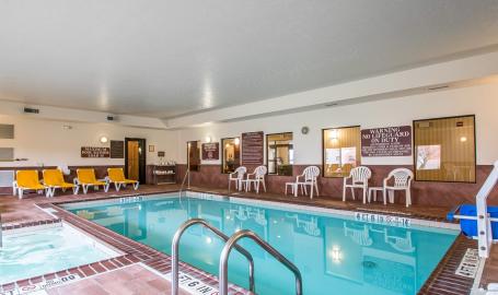 Comfort Suites Hotel Merrillville Pool