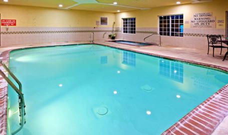 Country Inn and Suites Hotel Valparaiso pool