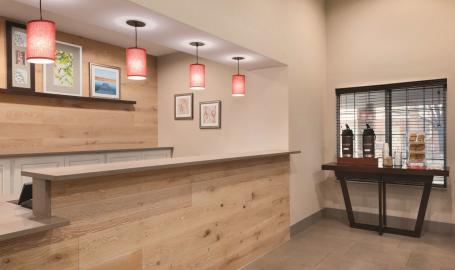 Country-inn_merrillville-Front-Desk