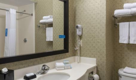 Hampton Valparaiso Bathroom