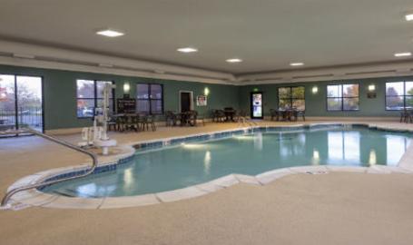 Hampton Valparaiso Pool