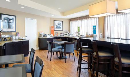 Hampton Inn Merrillville breakfast area