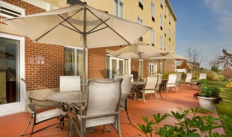 Holiday Inn Express Schererville Hotel Patio