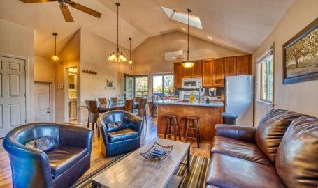 Miller Beach Vacation Rental living room / kitchen