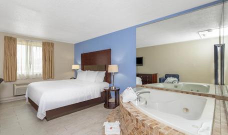 Days Inn Hammond Jacuzzi Suite