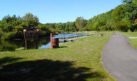 Luhr County Park lake and trail