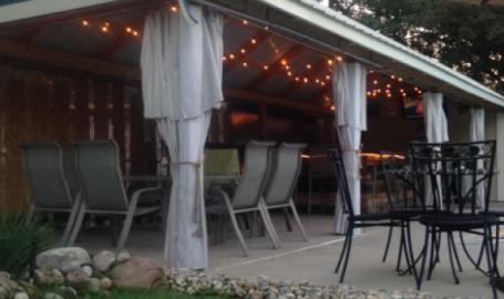 Moran Inn DeMotte B&B patio