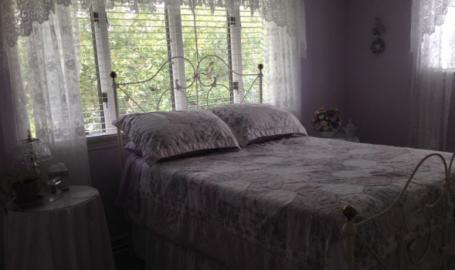 Moran Inn DeMotte B&B room