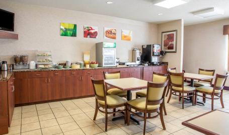 Quality Inn Hotel Merrillville Breakfast
