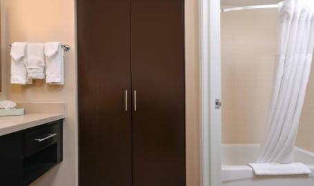 Staybridge Suites Merrillville Hotel bath