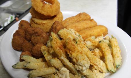White Rhino Bar and Grill Dyer Combo Plate