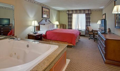 Country Inn and Suites Merrilllville Hotel whirlpool suite