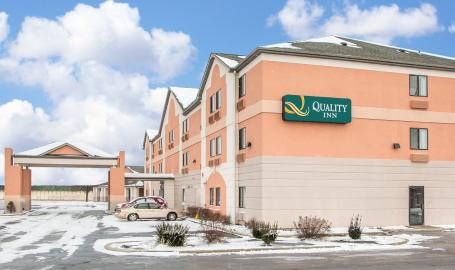 Quality Inn Hotel Merrillville Exterior