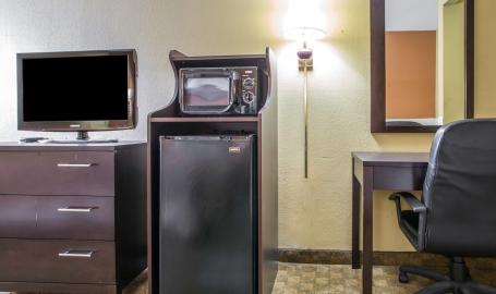 Quality Inn Merrillville Hotel room
