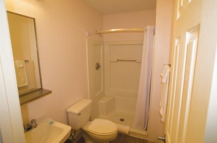 Intown Suites - N Collins Image 6