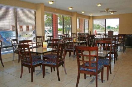Quality Inn At Arlington Highlands Image 3