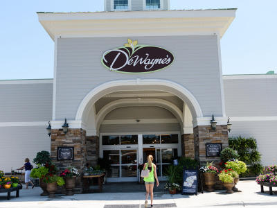 Entrance for the shops at DeWayne's in Selma, NC.