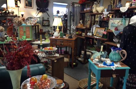 Jan's Antiques Interior