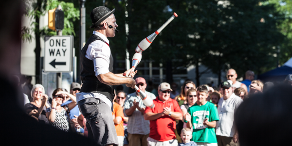 Juggler at Buskerfest