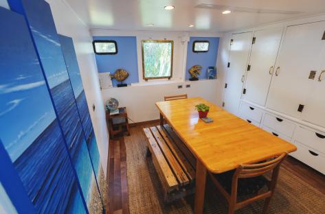 Queen Malesso Houseboat	4