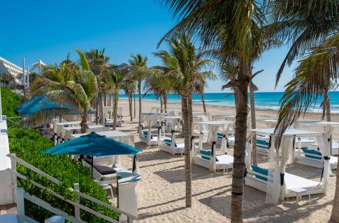 Beach Club en The Pyramid at Grand Oasis