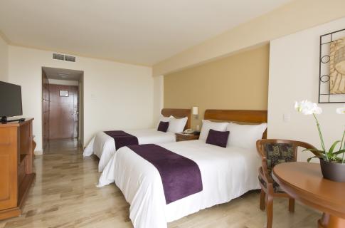 Deluxe Room Golden Parnassus.jpg