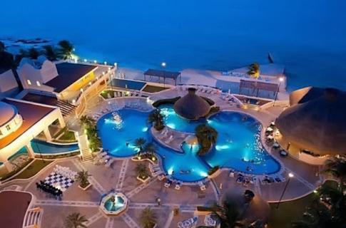 Hotel Coz Nocturno Albercas.JPG